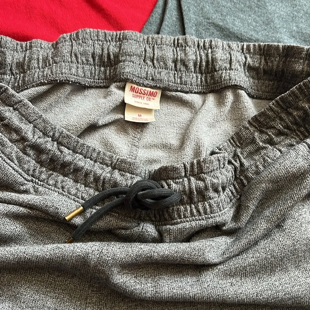 Bundle Men’s 1 gray short Med 2 Levi’s tee size Large TI Fitness XL
